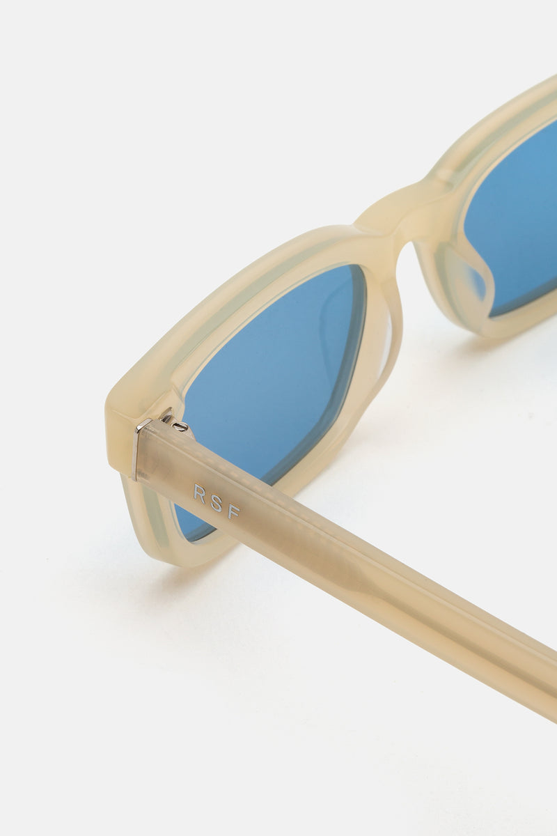 Gesto Cremoso - Retrosuperfuture -