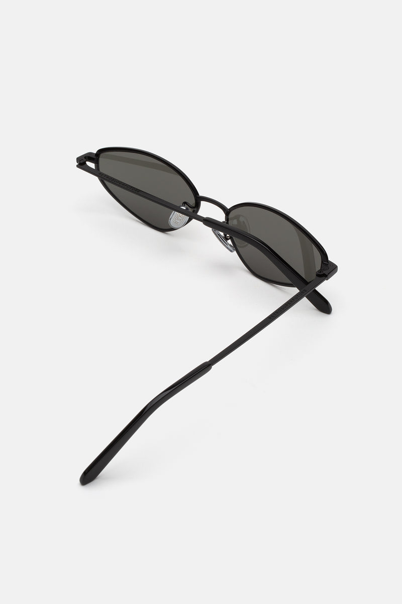 Zyra Black - Retrosuperfuture -