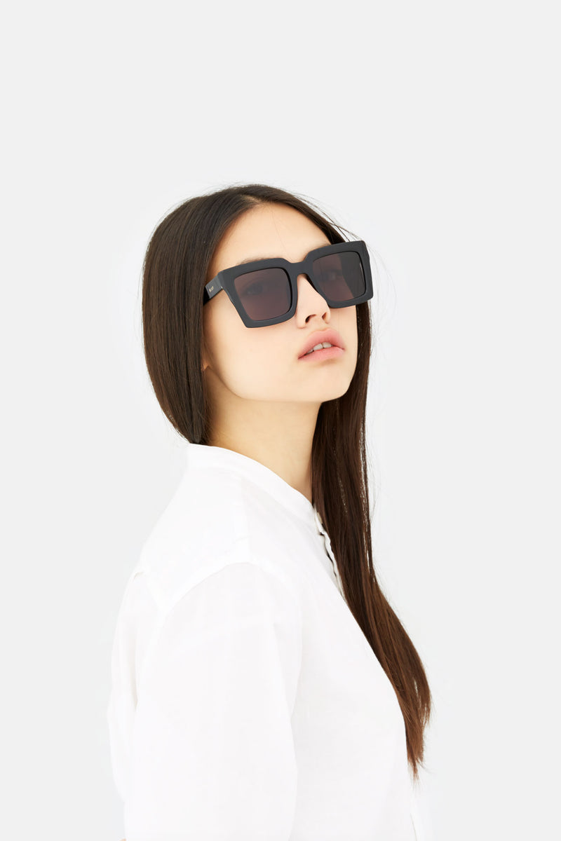 Ancora Black - Retrosuperfuture -