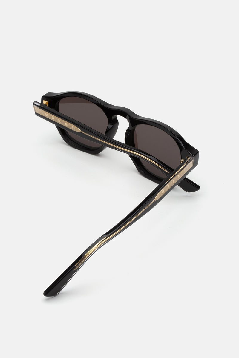 Yunari Black