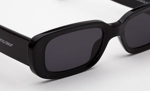 Off–White Black - Retrosuperfuture - — 3