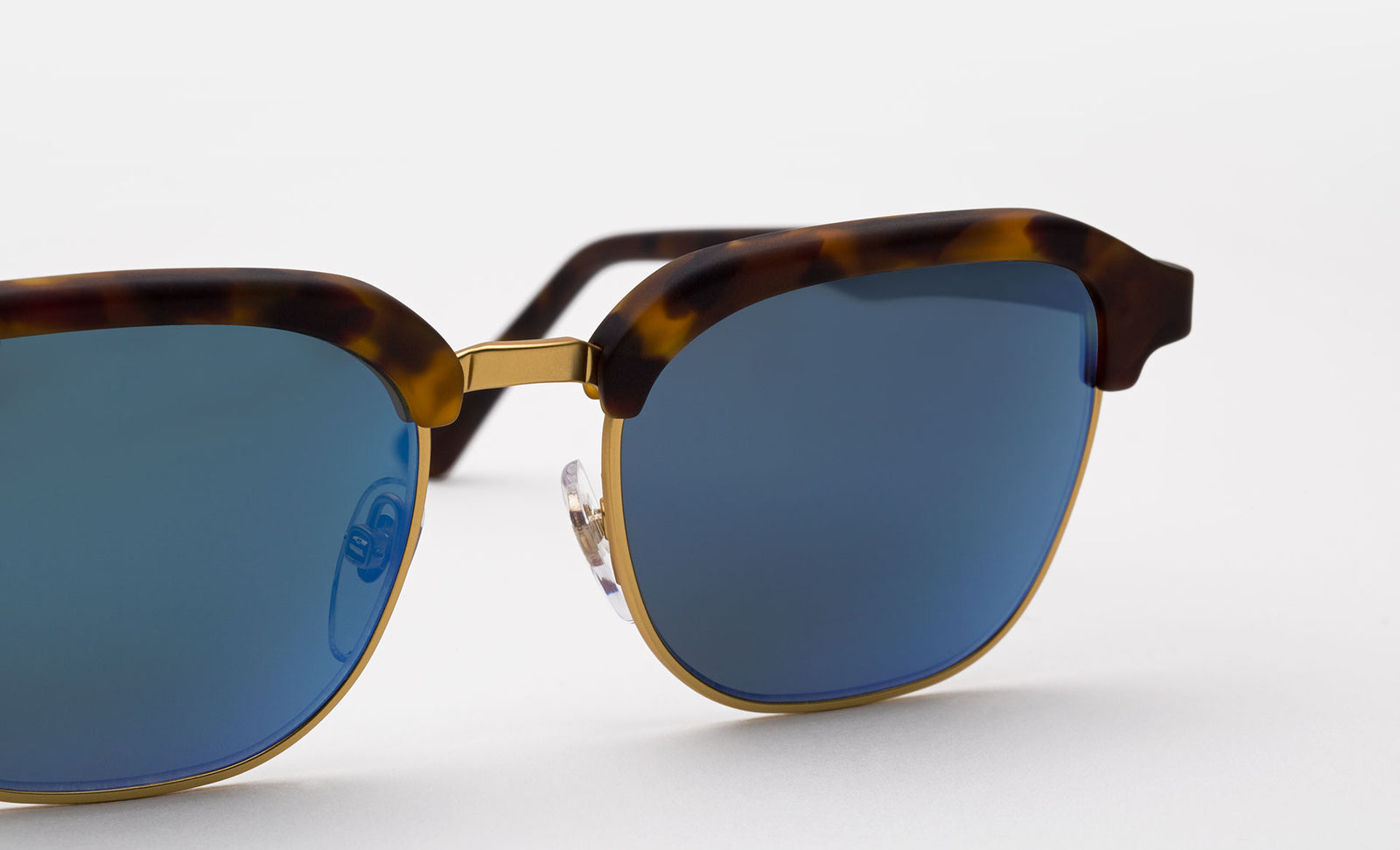Gonzo Team - Retrosuperfuture -