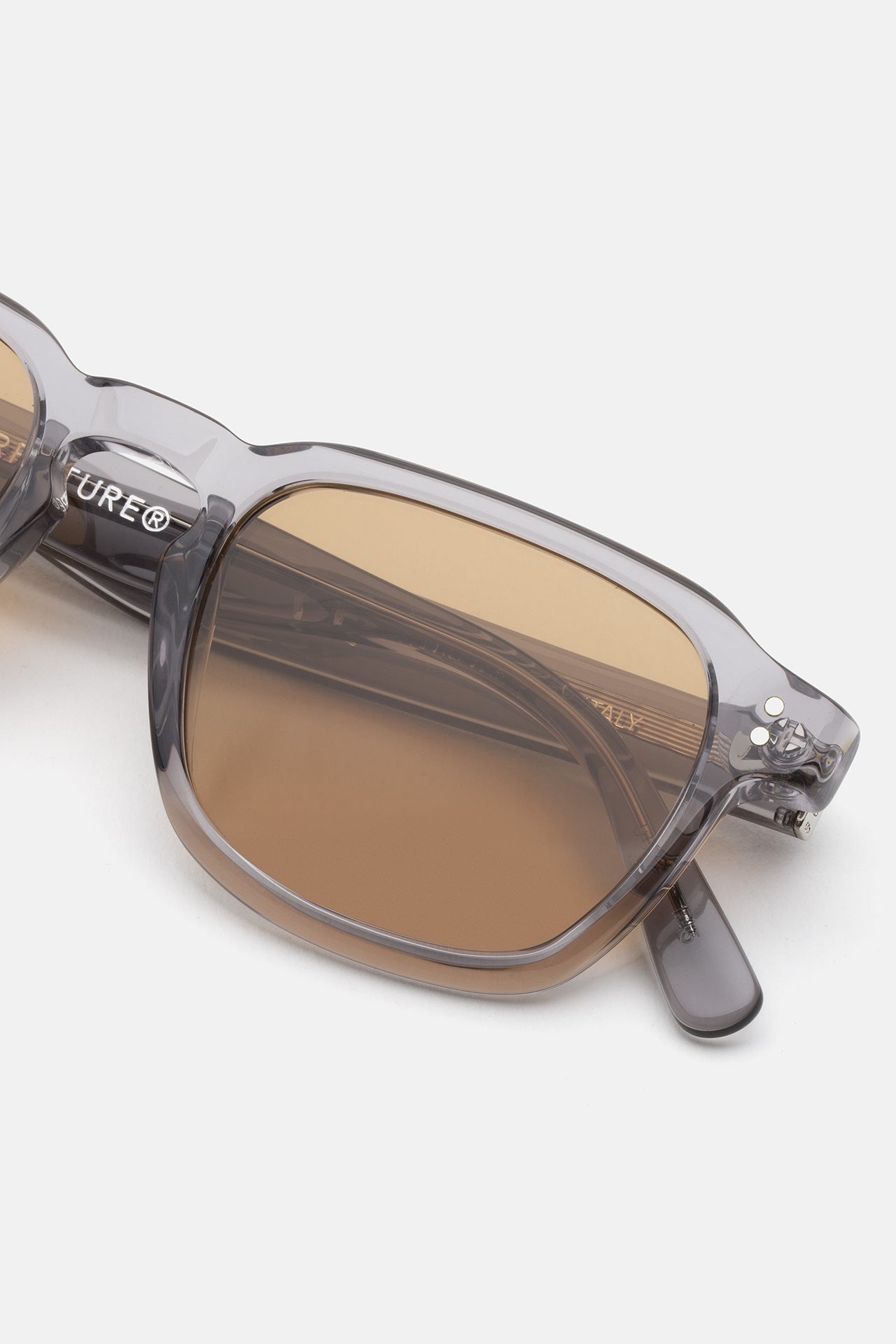 Luce Nebbia - Retrosuperfuture -