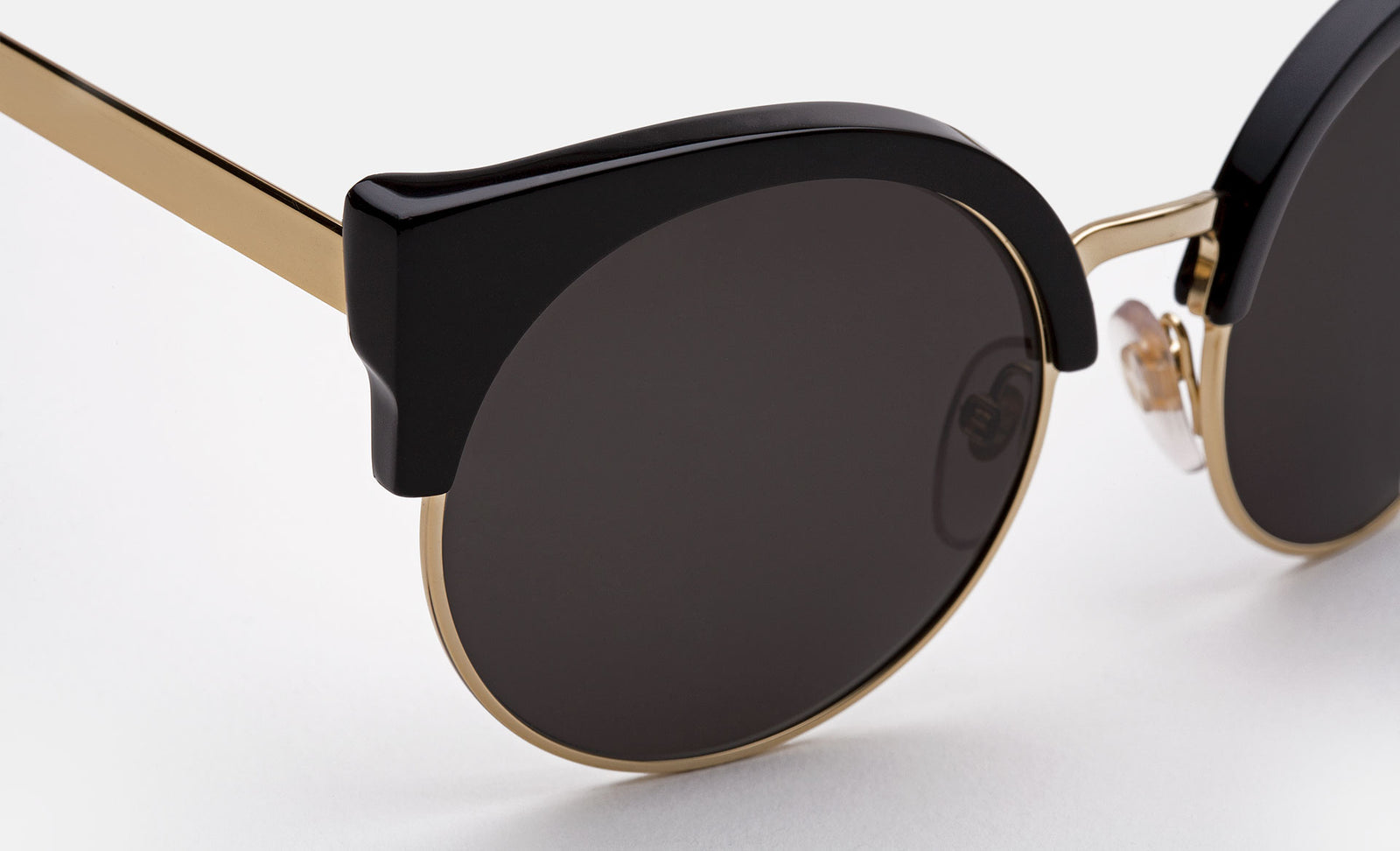 Ilaria Black - Retrosuperfuture -