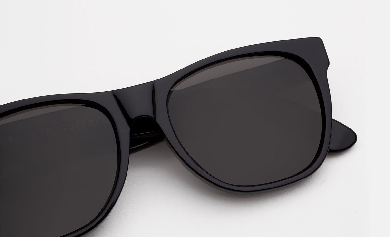 Classic Black - Retrosuperfuture -