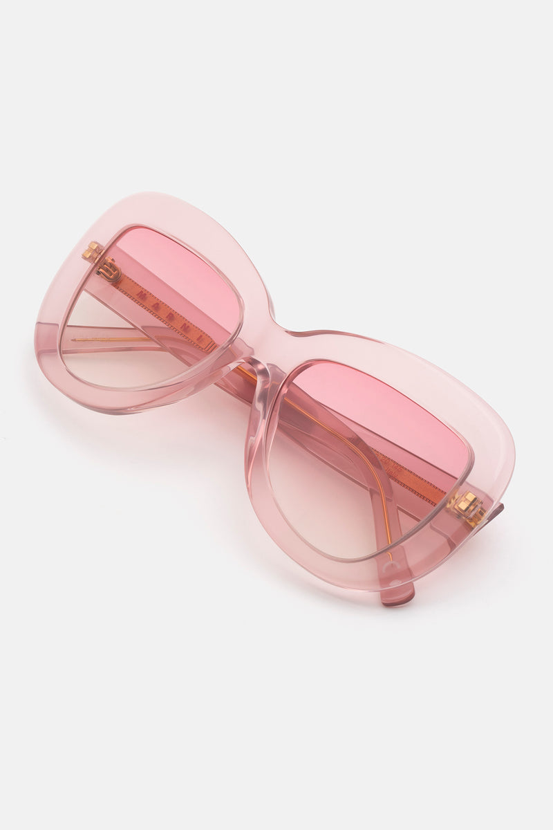 Elephant Island Milky Pink