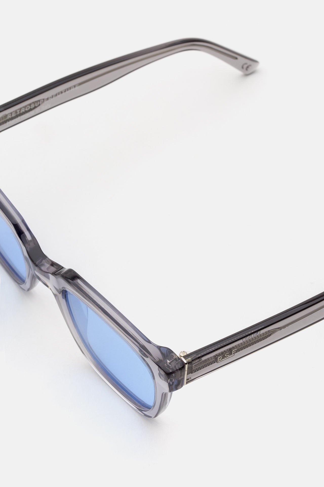Giusto Firma - Retrosuperfuture -