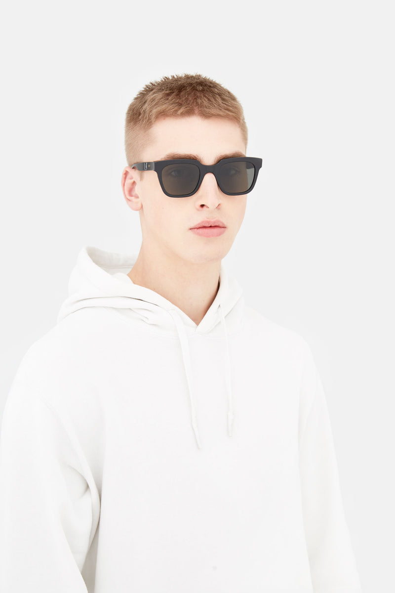 Giusto Black - Retrosuperfuture -